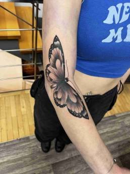 Heartbeat Tattooatelier Schweinfurt, Tattoo, Black & Grey Tattoo, Schmetterling Tattoo, Tattoo Arm