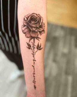 Heartbeat Tattooatelier Schweinfurt, Tattoo, Fineline, Rose, Preis