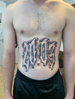 Heartbeat Tattooatelier Schweinfurt, Tattoo, Lettering, Schrift, Bauch Tattoo