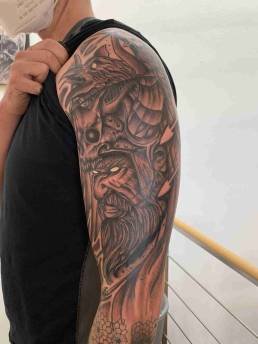 Heartbeat Tattooatelier Schweinfurt, Tattoo, Wikinger Tattoo, Runen Tattoo, Tattoo Wikinger, Black & Grey, Oberarm
