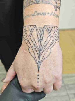 Tattoo Schweinfurt, Heartbeat Tattoo Schweinfurt, Tätowierer Schweinfurt, Tattoo Studio Schweinfurt, Tattoostudio Schweinfurt, Tattoo Würzburg, Tattoo Haßfurt, Tattoo Gerolzhofen Fineline