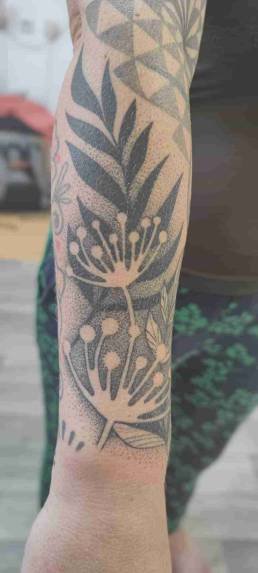 Tattoo Schweinfurt, Heartbeat Tattoo Schweinfurt, Tätowierer Schweinfurt, Tattoo Studio Schweinfurt, Tattoostudio Schweinfurt, Tattoo Würzburg, Tattoo Haßfurt, Tattoo Gerolzhofen, Floral, tatoo arm