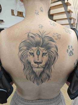 Tattoo Schweinfurt, Heartbeat Tattoo Schweinfurt, Tätowierer Schweinfurt, Tattoo Studio Schweinfurt, Tattoostudio Schweinfurt, Tattoo Würzburg, Tattoo Haßfurt, Tattoo Gerolzhofen, Löwe, Rücken Tattoo