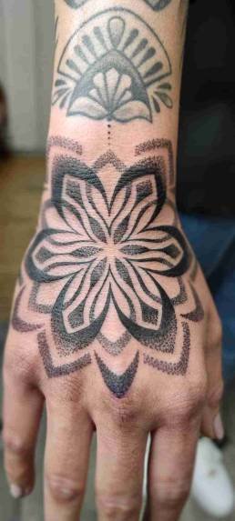Tattoo Schweinfurt, Heartbeat Tattoo Schweinfurt, Tätowierer Schweinfurt, Tattoo Studio Schweinfurt, Tattoostudio Schweinfurt, Tattoo Würzburg, Tattoo Haßfurt, Tattoo Gerolzhofen, Mandala
