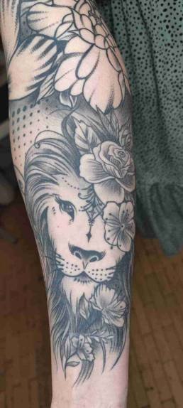 Tattoo Schweinfurt, Heartbeat Tattoo Schweinfurt, Tätowierer Schweinfurt, Tattoo Studio Schweinfurt, Tattoostudio Schweinfurt, Tattoo Würzburg, Tattoo Haßfurt, Tattoo Gerolzhofen, löwe